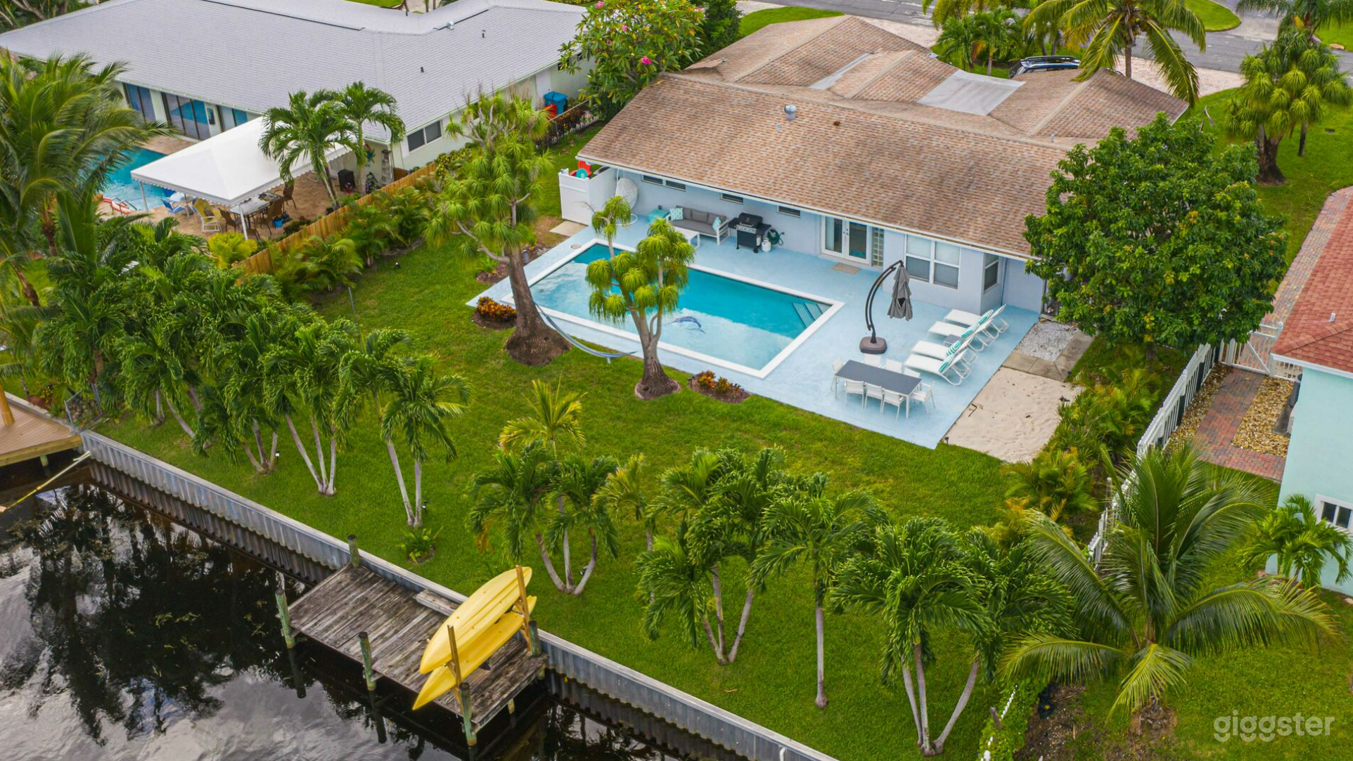 #3144  Bright and modern 4 bedroom pool home on a quiet cul-de-sac, with heated pool Photo 3