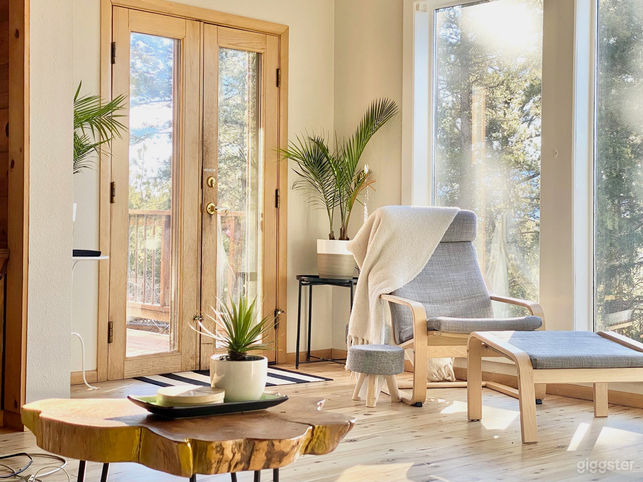 2nd floor living room 