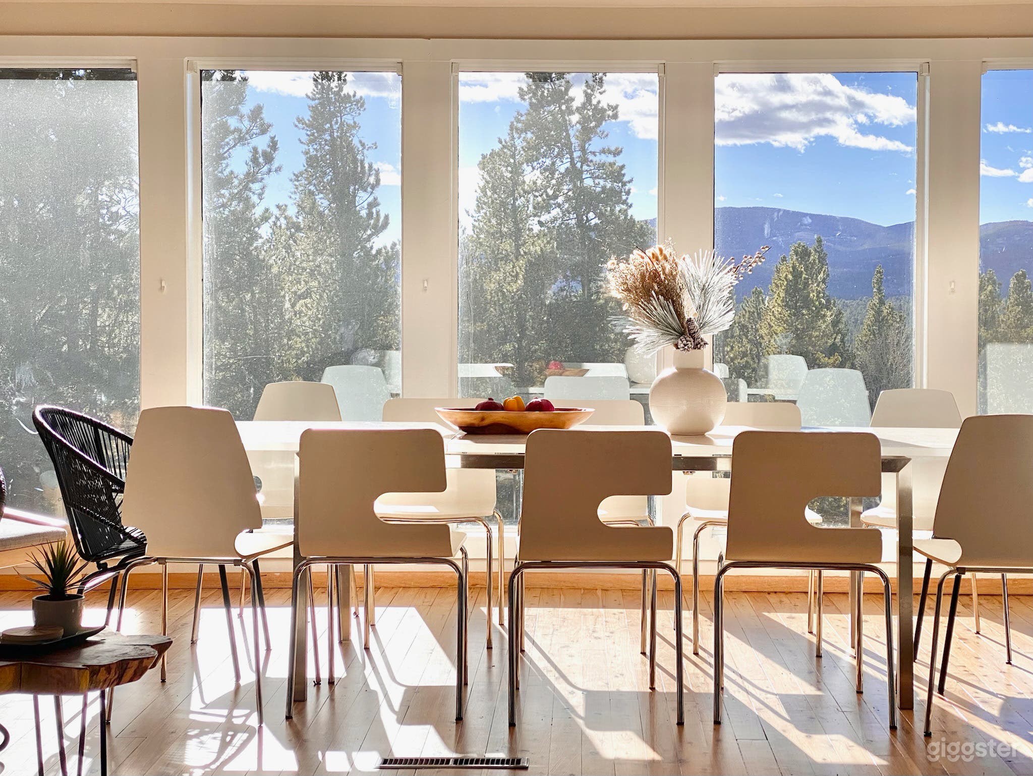 2nd floor living room