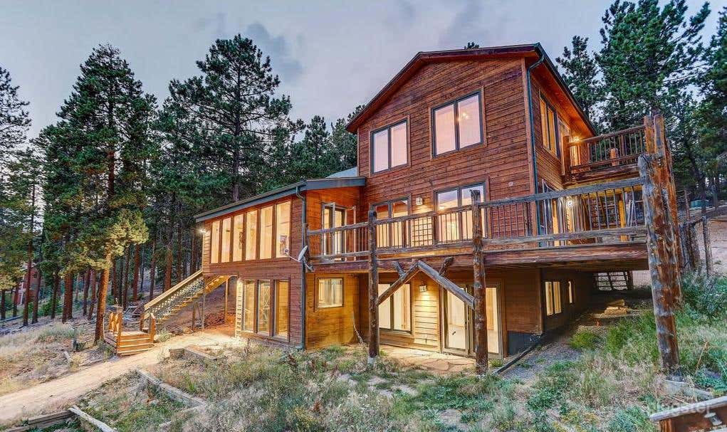 Stunning 6BR Mountain House near National Forest  Photo 1