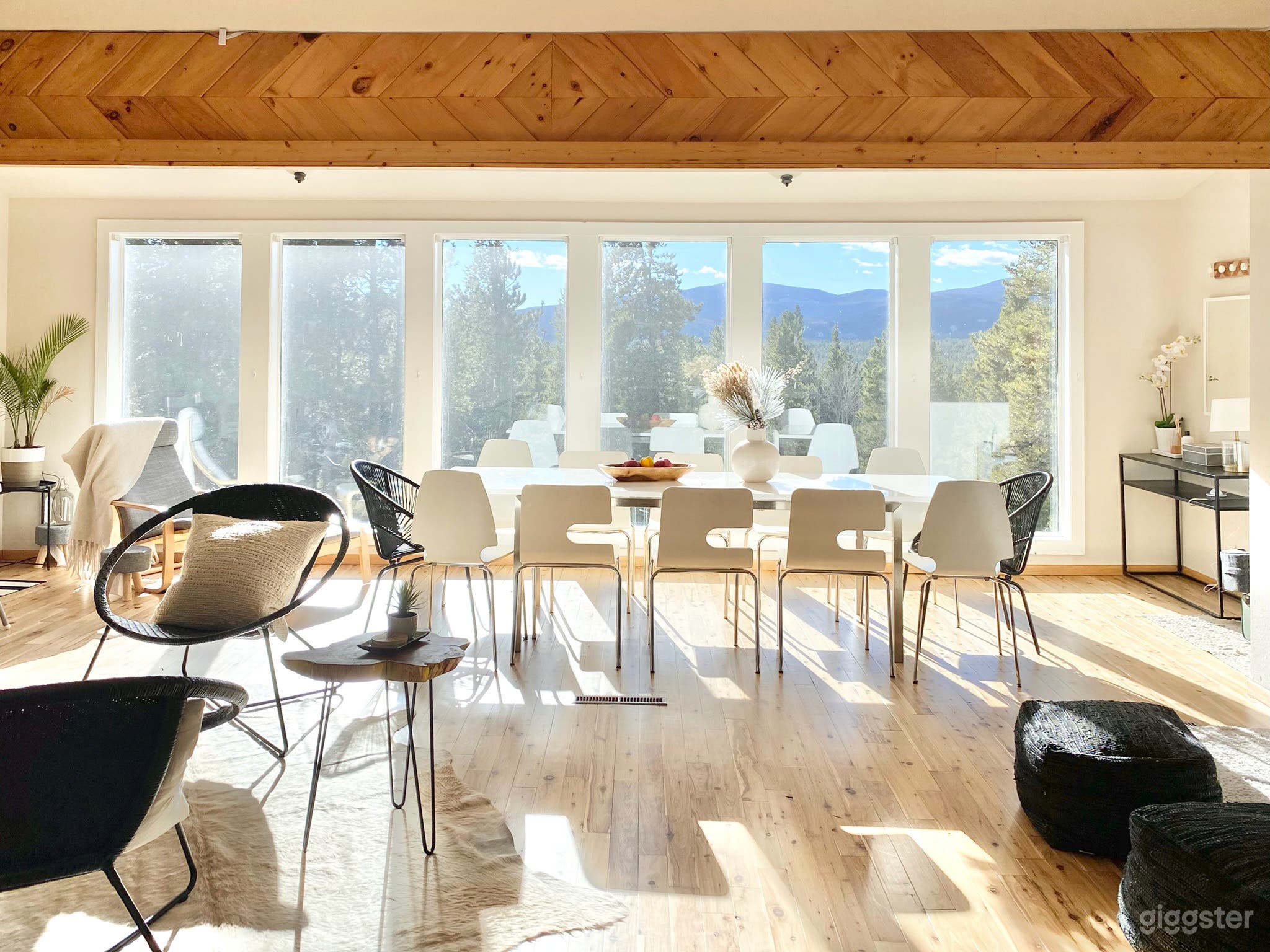 2nd floor living room 