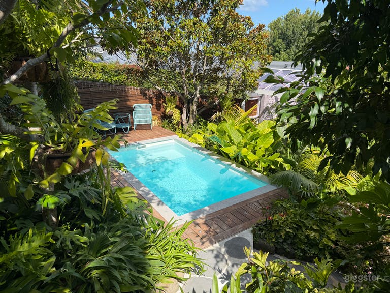  Tropical Garden Oasis with Pool & Pergola 