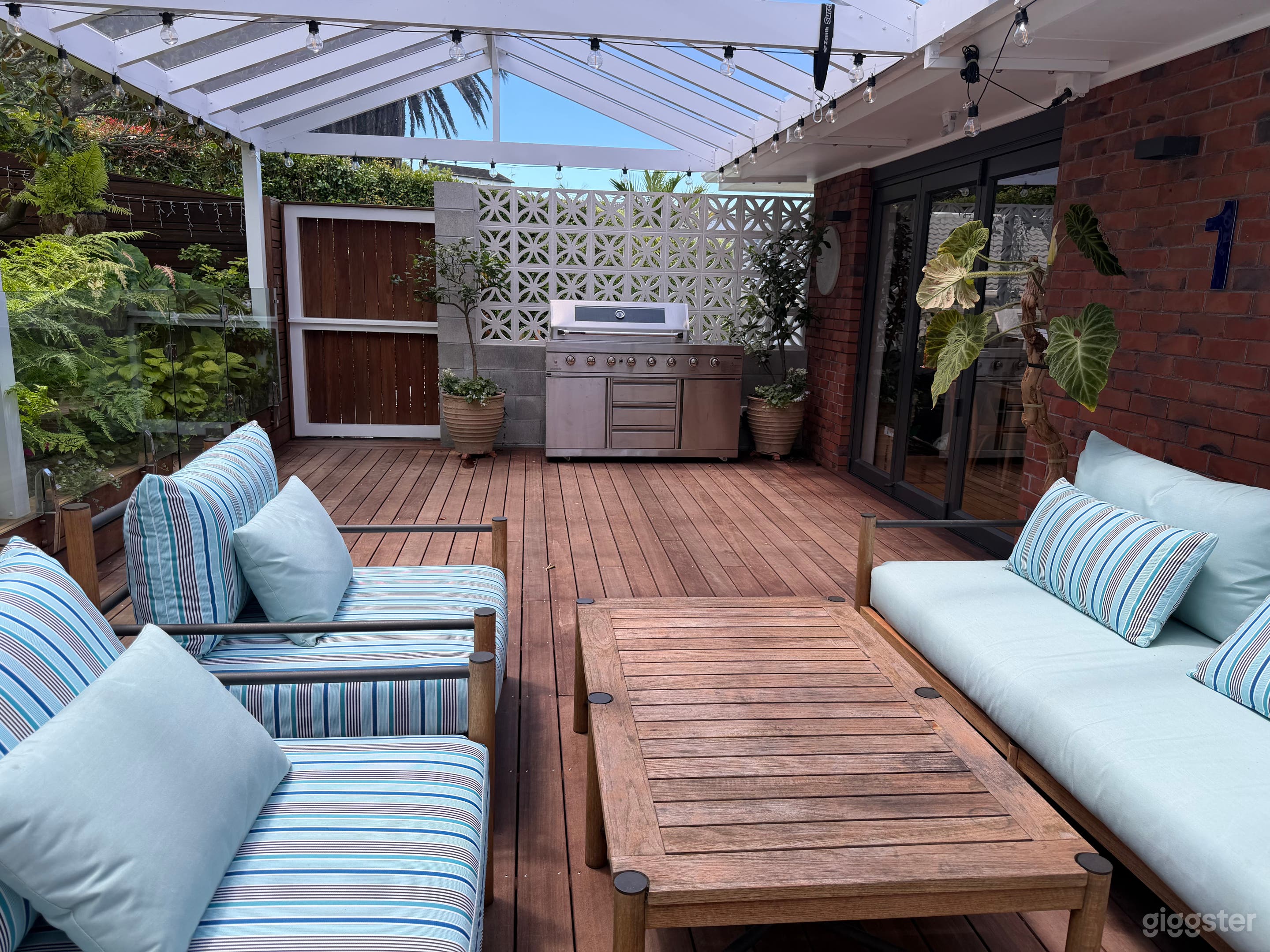 Tropical Garden Oasis with Pool & Pergola Photo 4