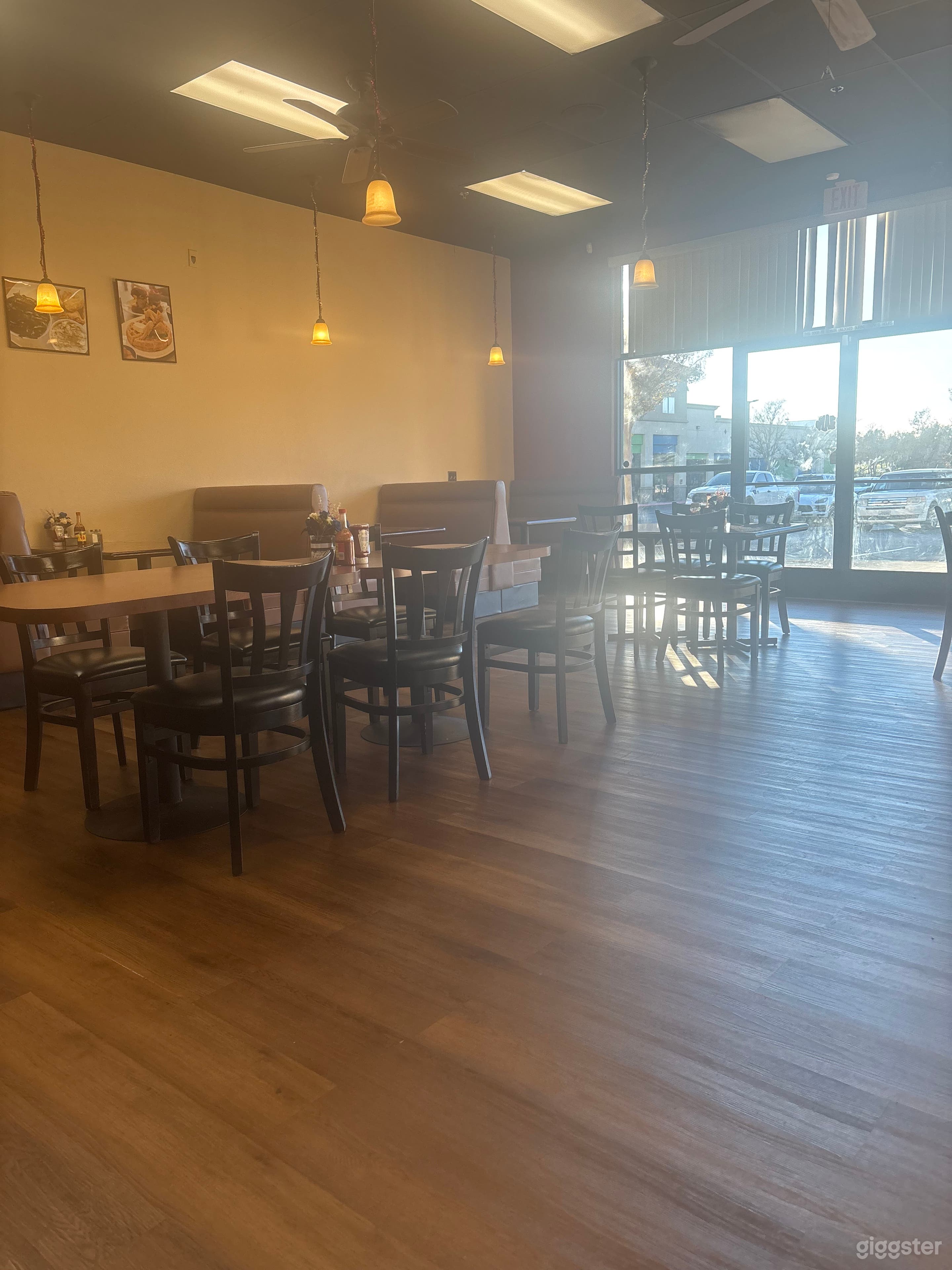 Warm & Inviting Space for Events & Gatherings Photo 4