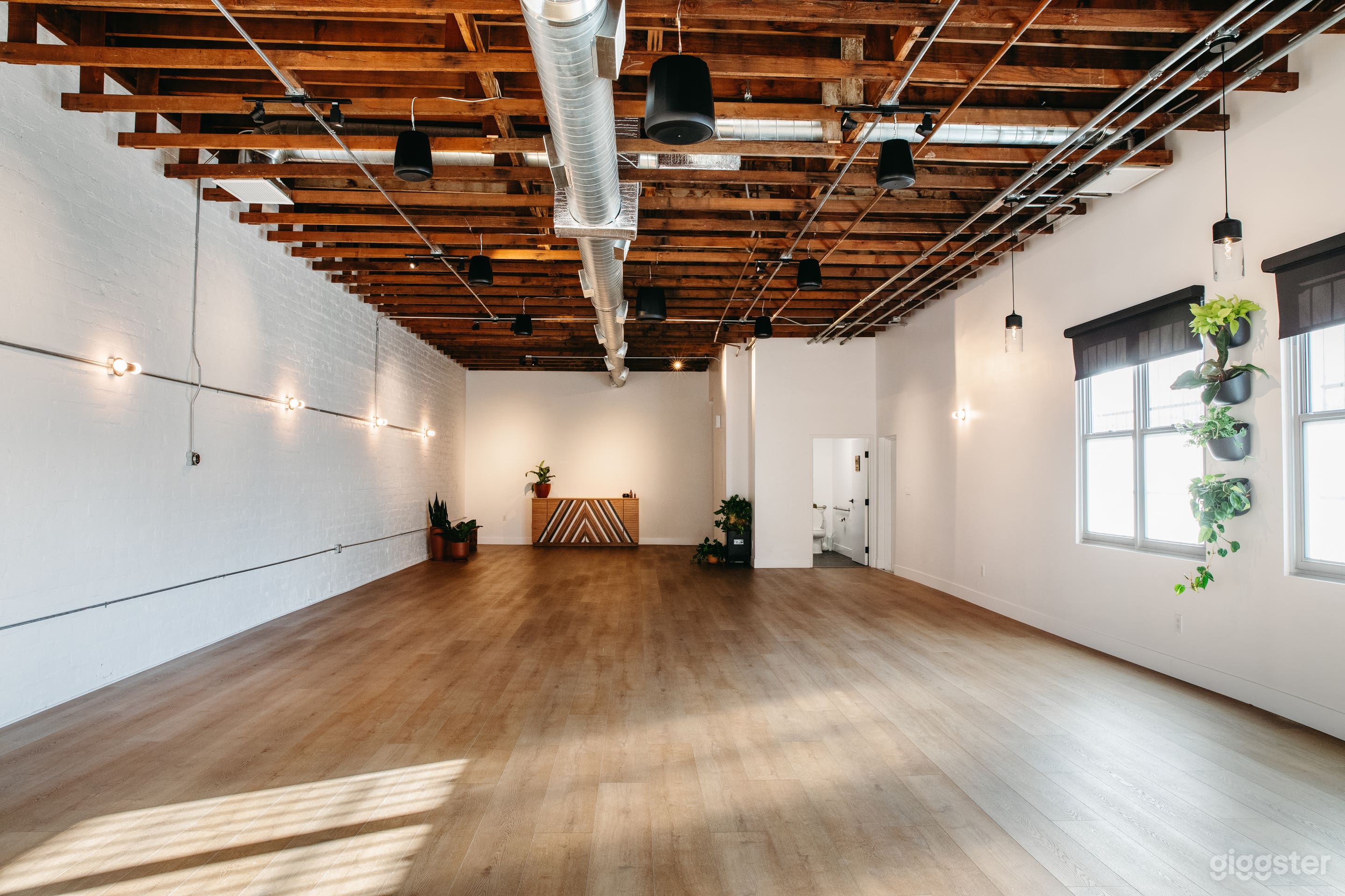 Newly Remodeled and Bright Yoga Studio in Los Angeles Photo 3