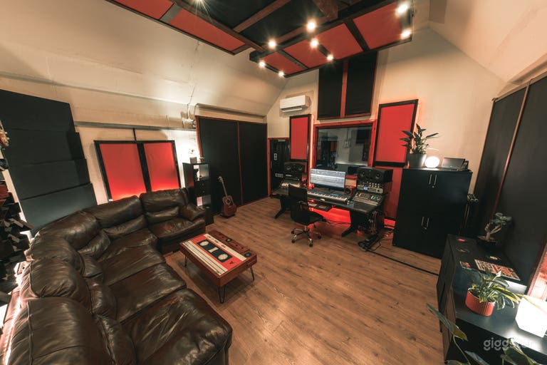  Control Room 