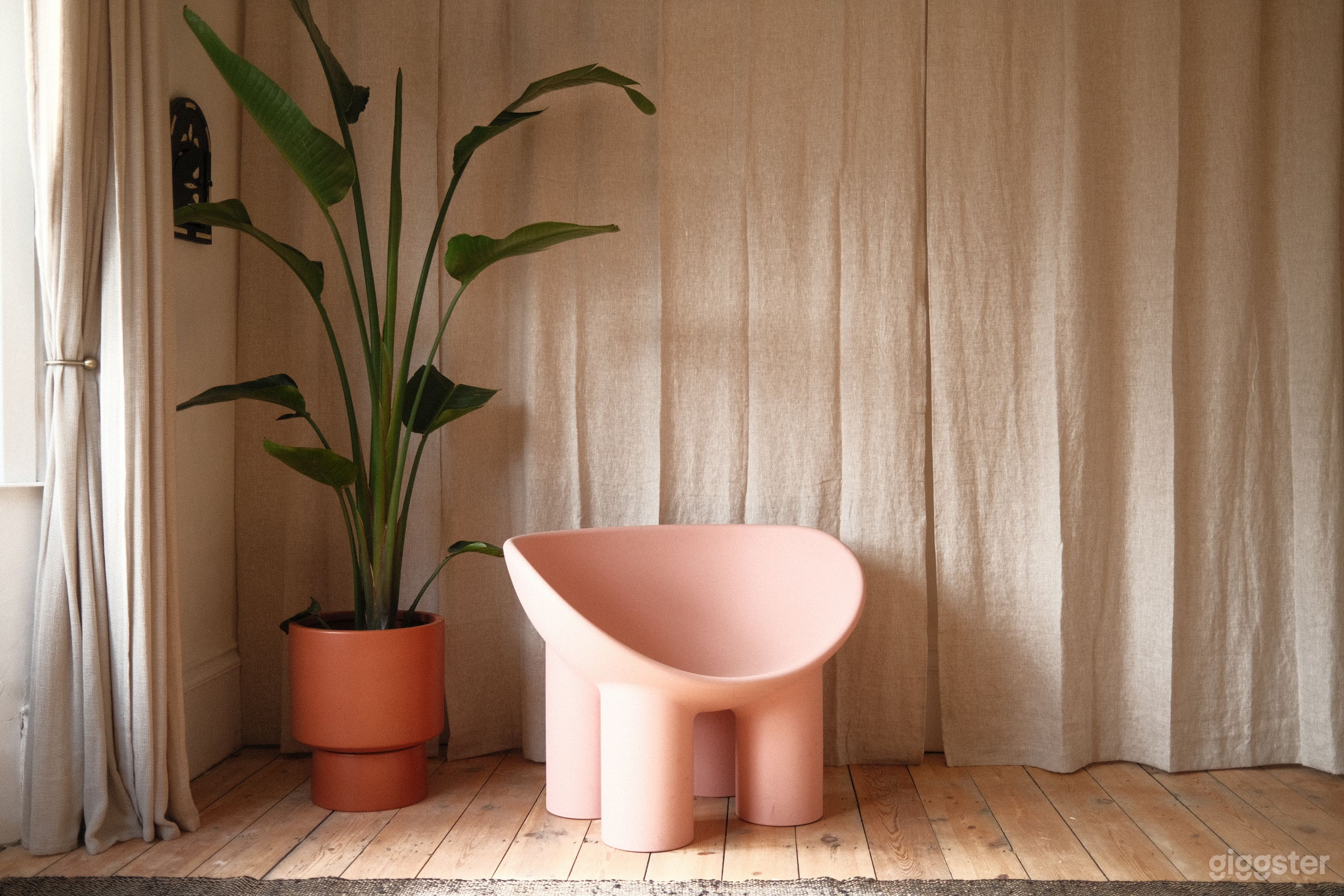 Colourful, Funky & Modern Photography Studio Photo 4