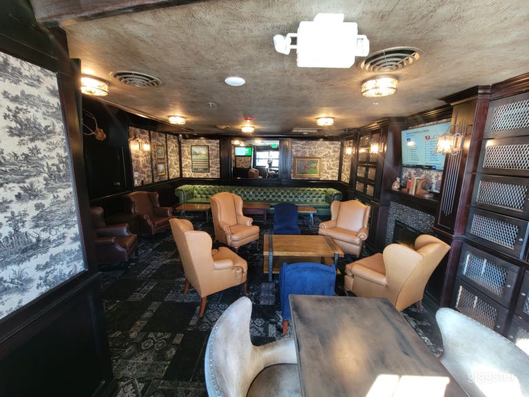  Vintage Lounge in Historic Downtown 