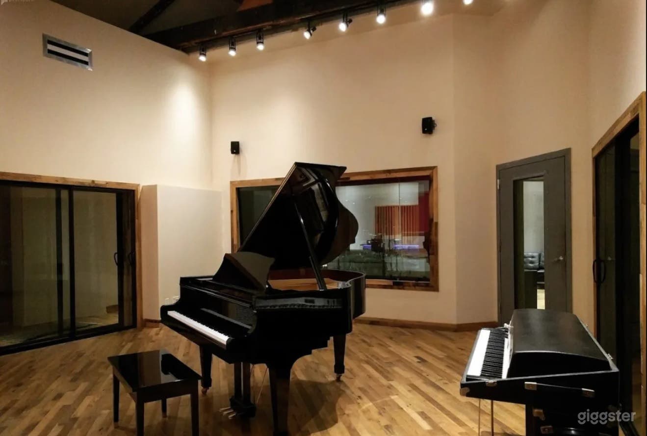 Philadelphia Modern Professional Recording Studio Photo 2