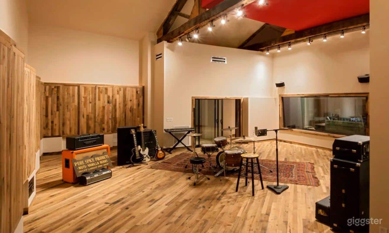 Philadelphia Modern Professional Recording Studio Photo 1