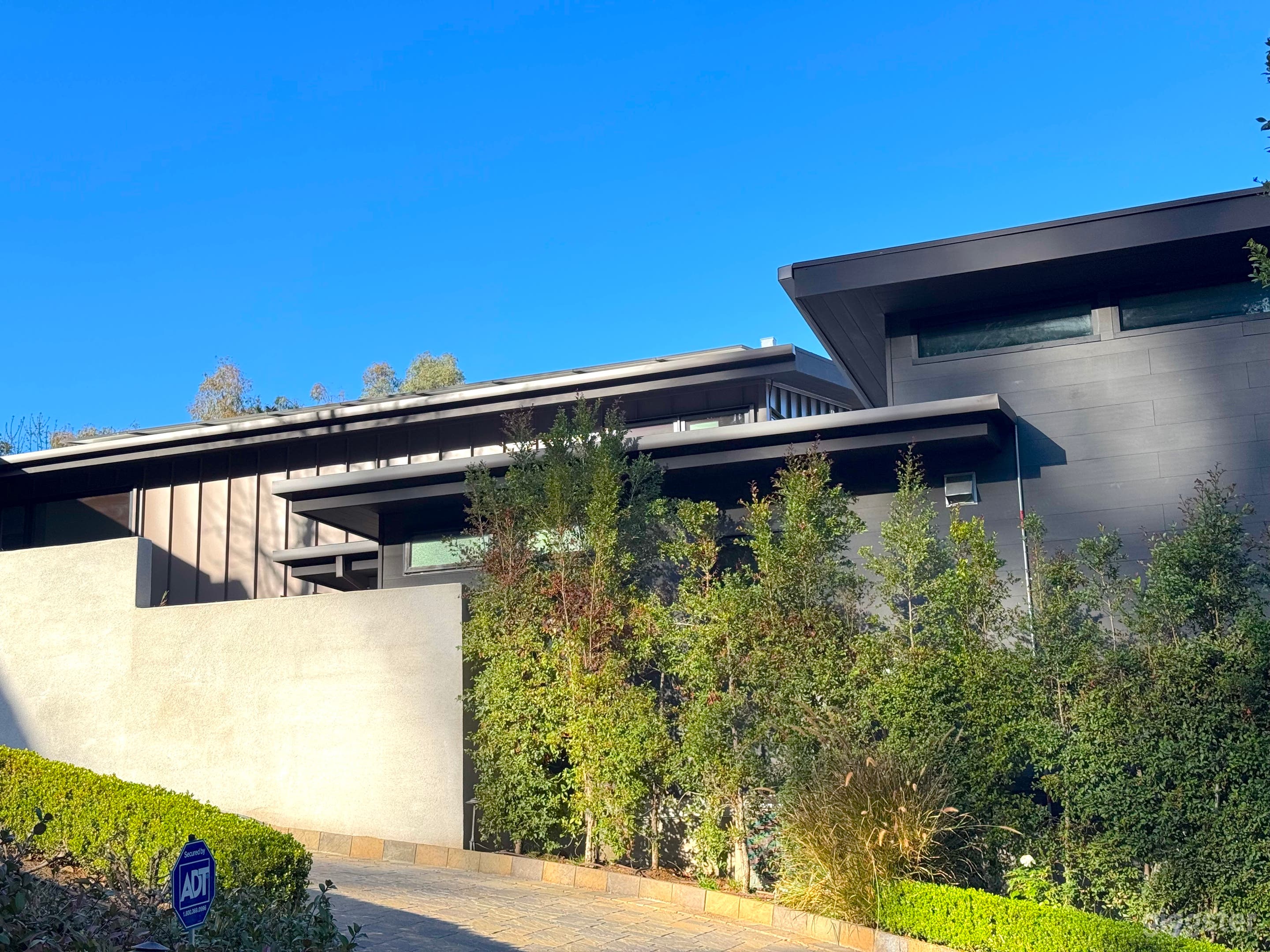 Modern Mid-Century Home with Lush Internal Courtyard Photo 4