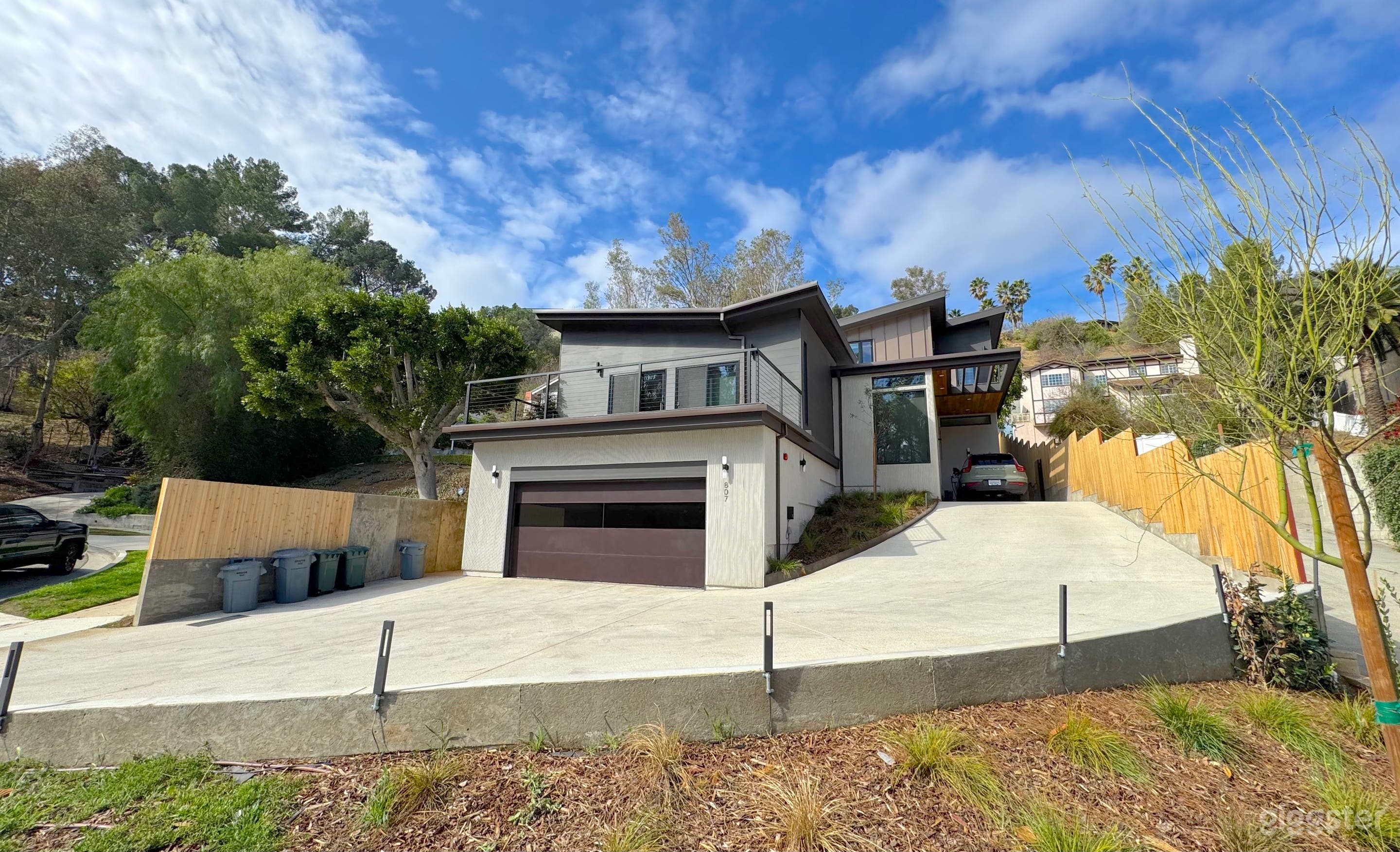 Modern Mid-Century Home with Lush Internal Courtyard Photo 2