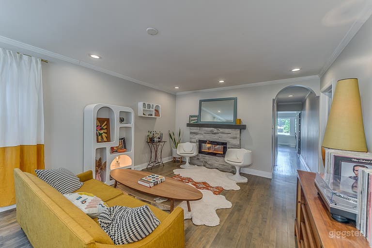  Bungalow Élégant et Coloré avec Décor Midcentury Mod 