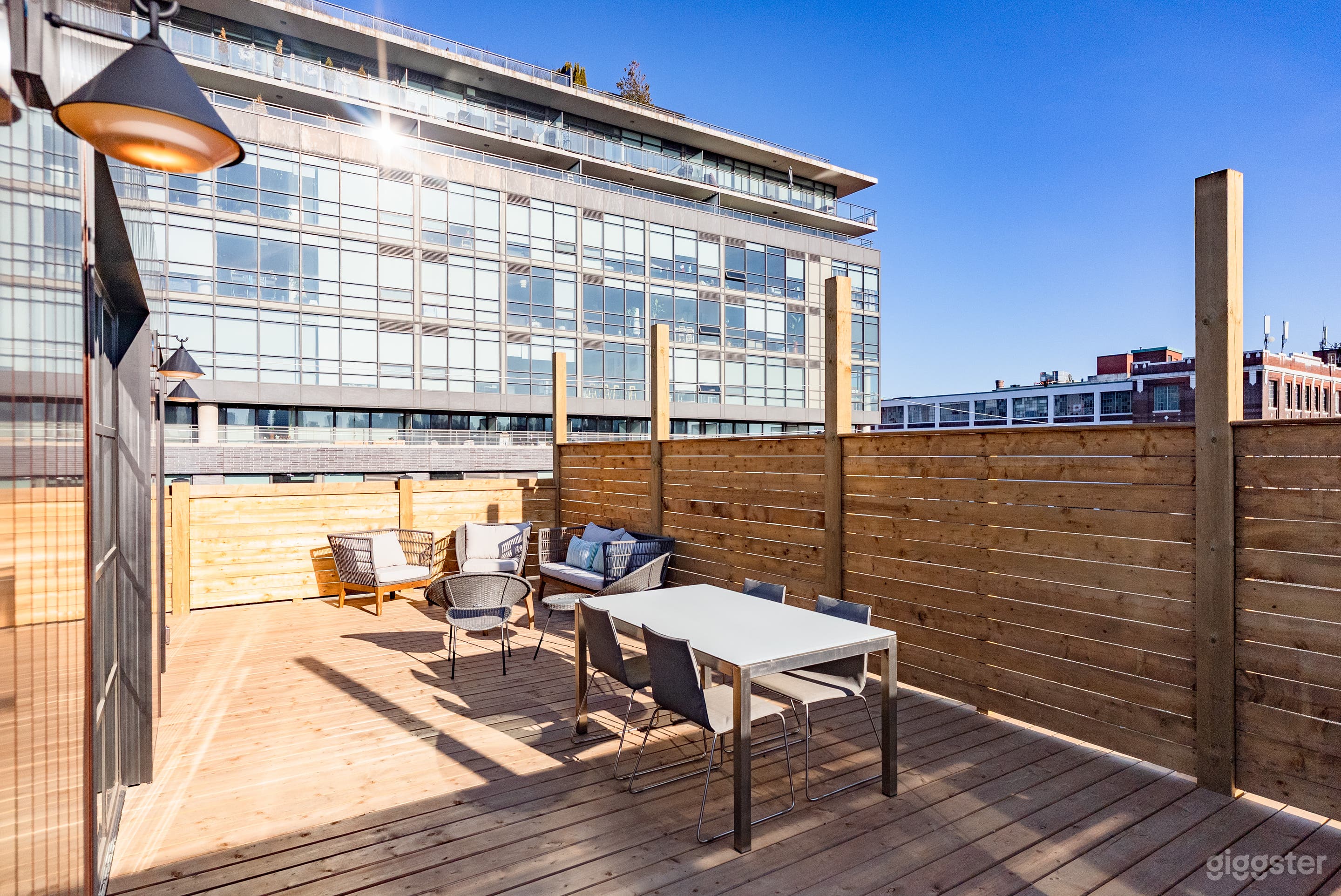 Modern hard loft with chefs kitchen Photo 2