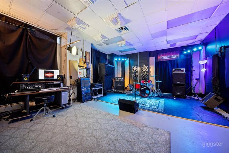  Equipped Rehearsal Studio  