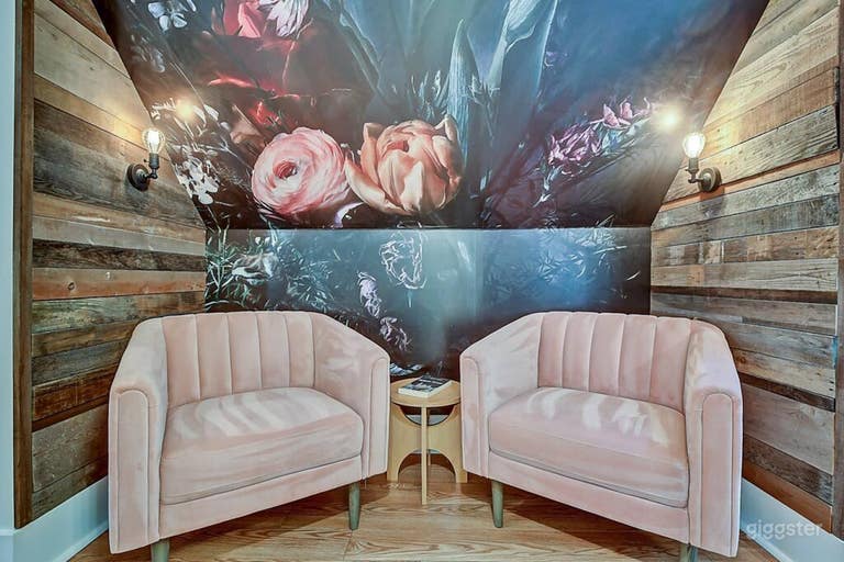  Luxurious, Modern Light-filled Loft with Hot Tub 