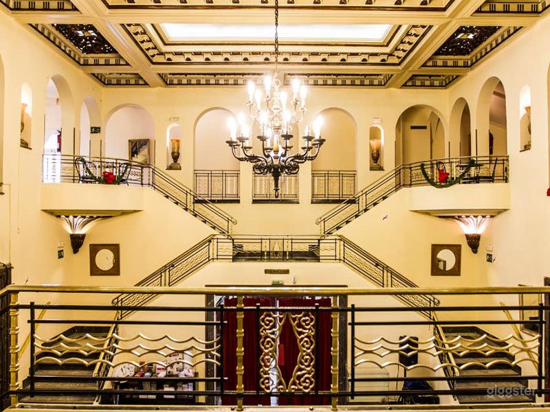 Full Teatro con capacidad de más de mil personas. Photo 2