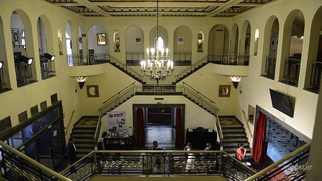  Full Teatro con capacidad de más de mil personas. 