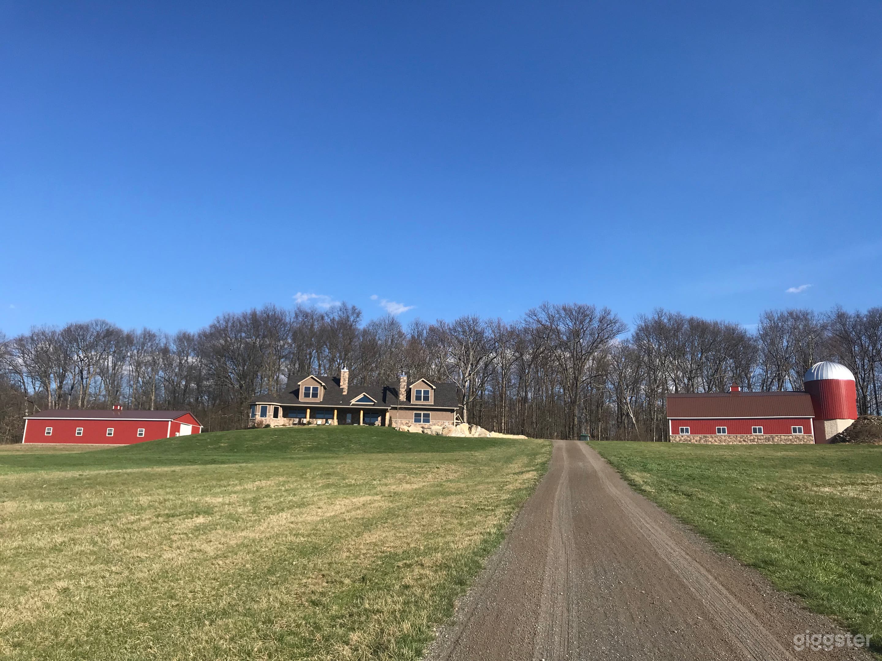 Spacious Horse Property in New York Photo 2