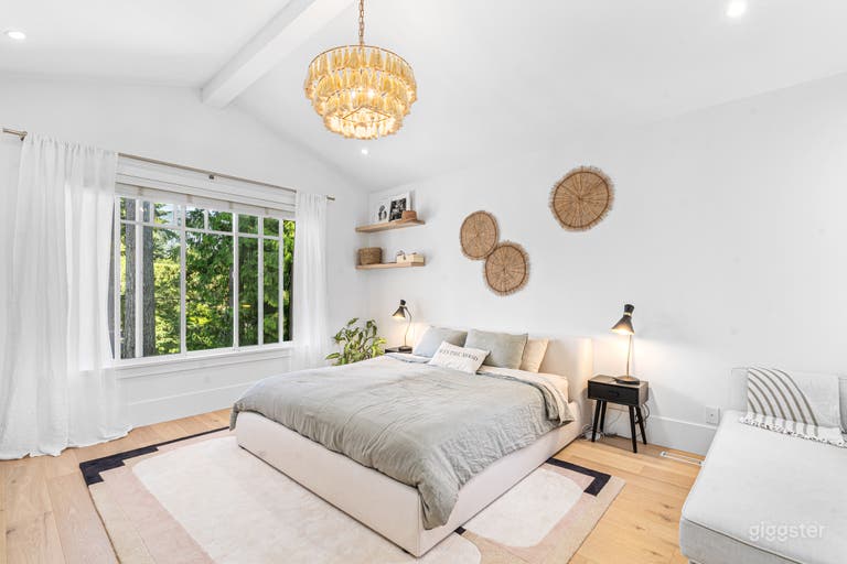  Open Concept Renovated Home in Family Neighborhood 