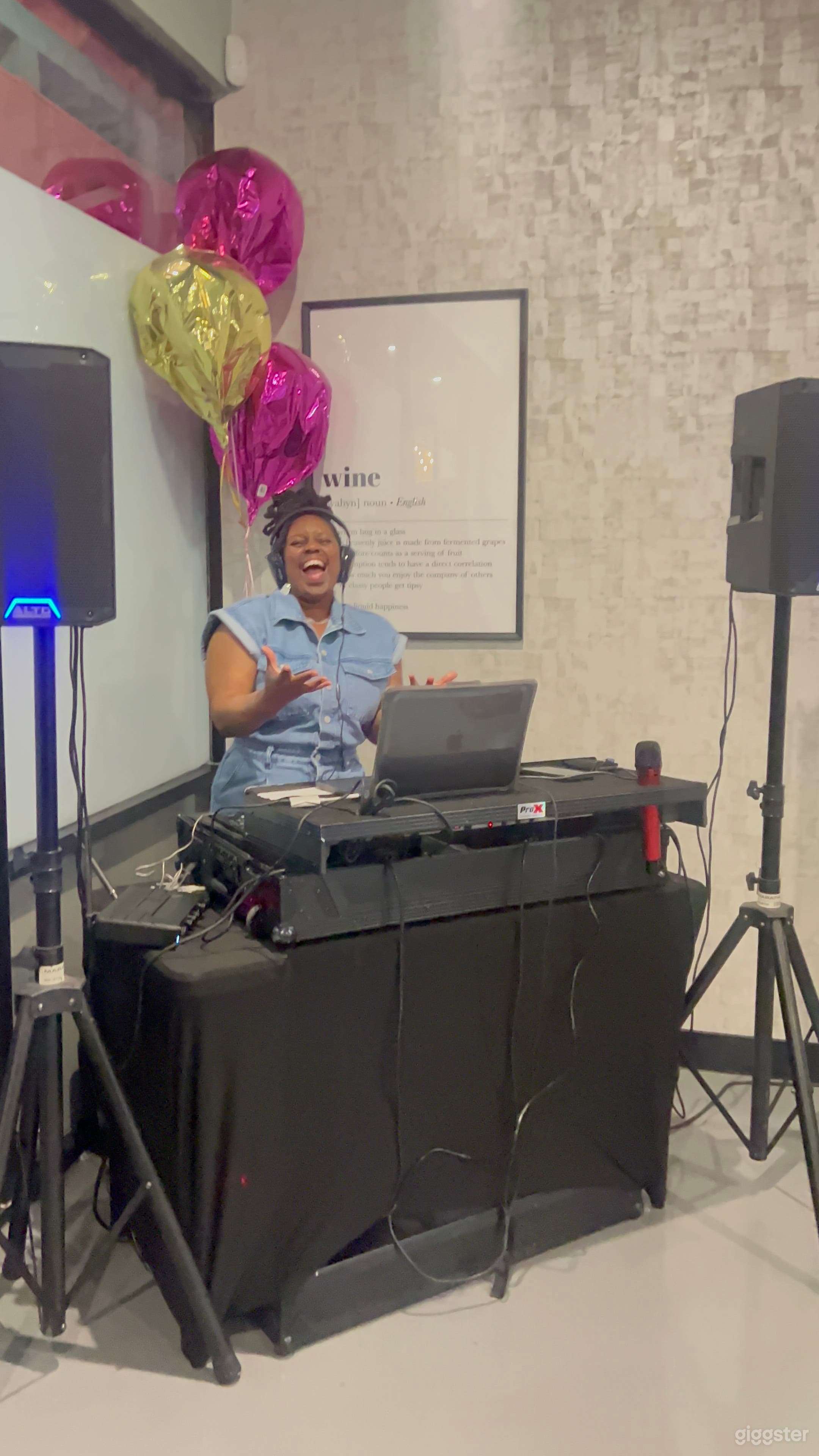 The Transforming Lounge Photo 4