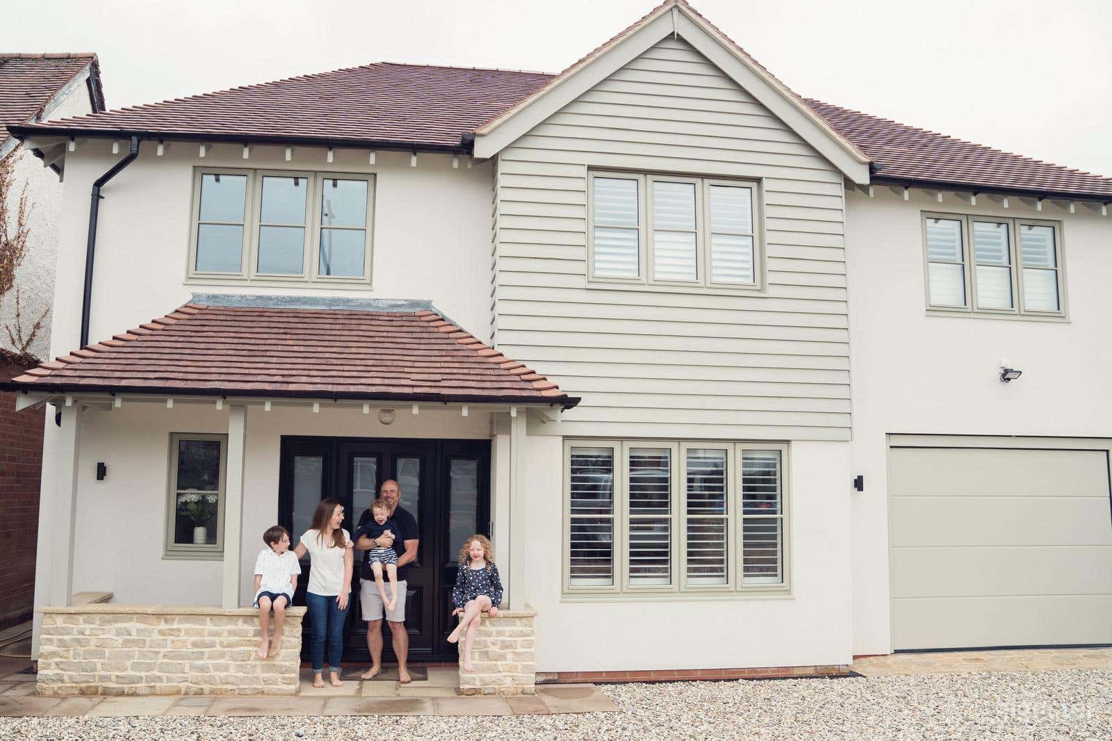 Stylish, Modern Family Home in Stratford On Avon  Photo 3