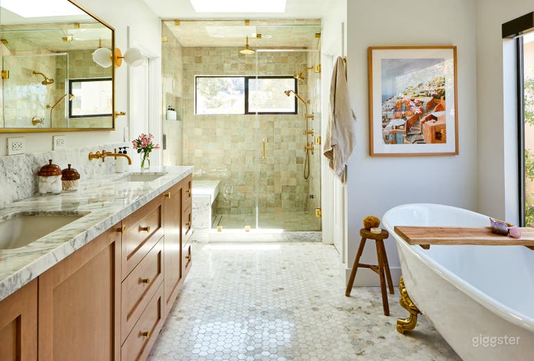  Bright Modern Open Concept Home with Pool 