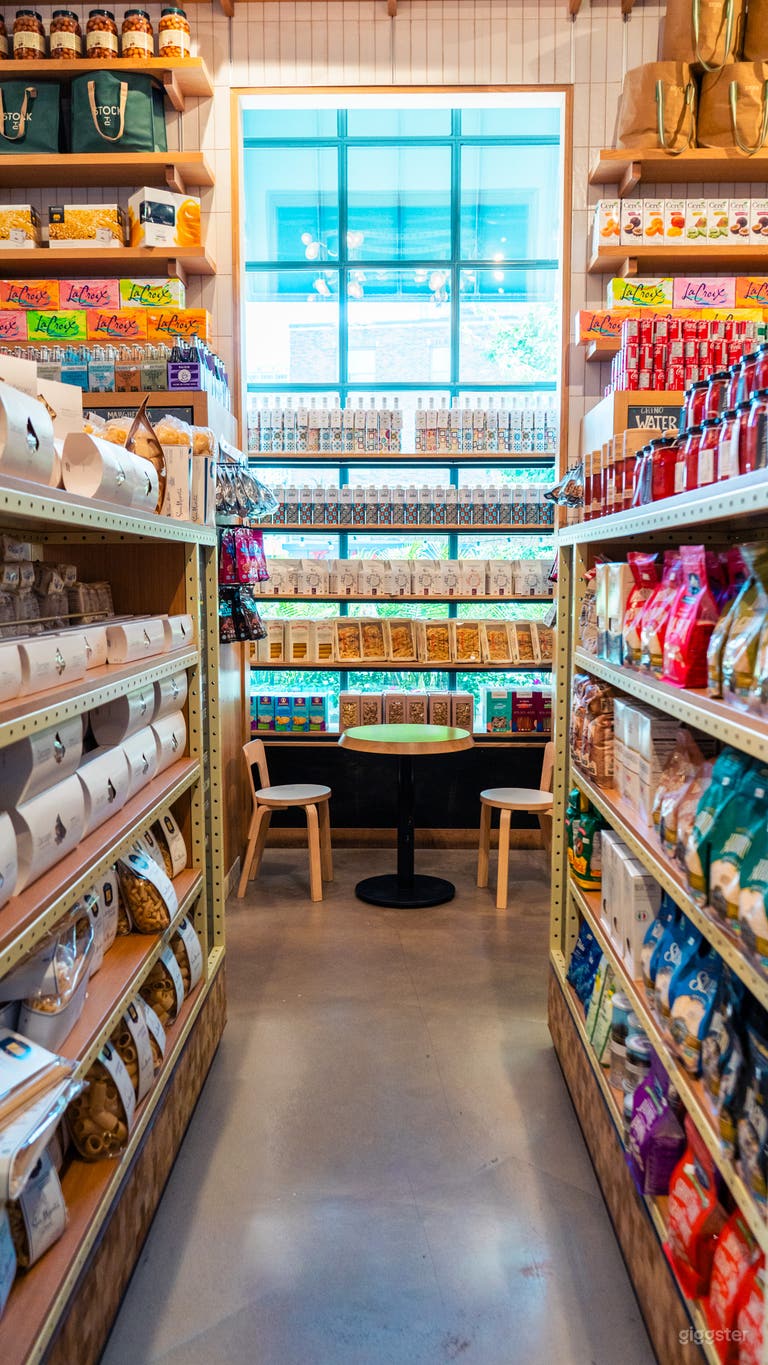  Modern, Art Deco Market Space 