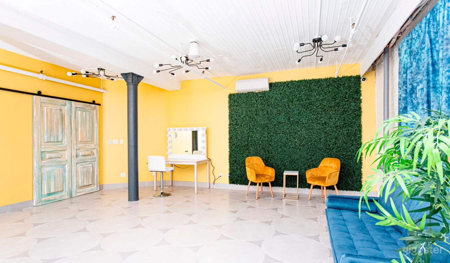 Bright ample studio with textured muslin and equipment