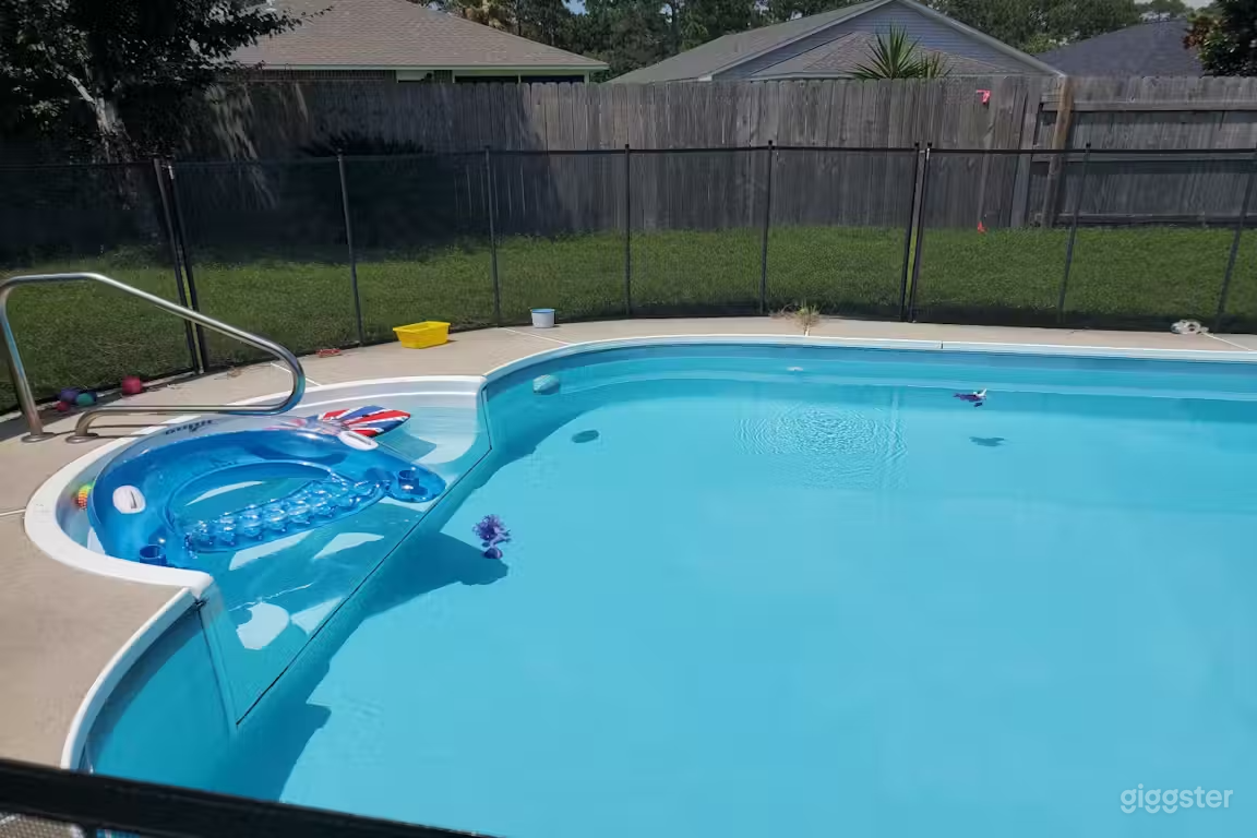 Crystal Clear Outdoor Pool  Photo 2