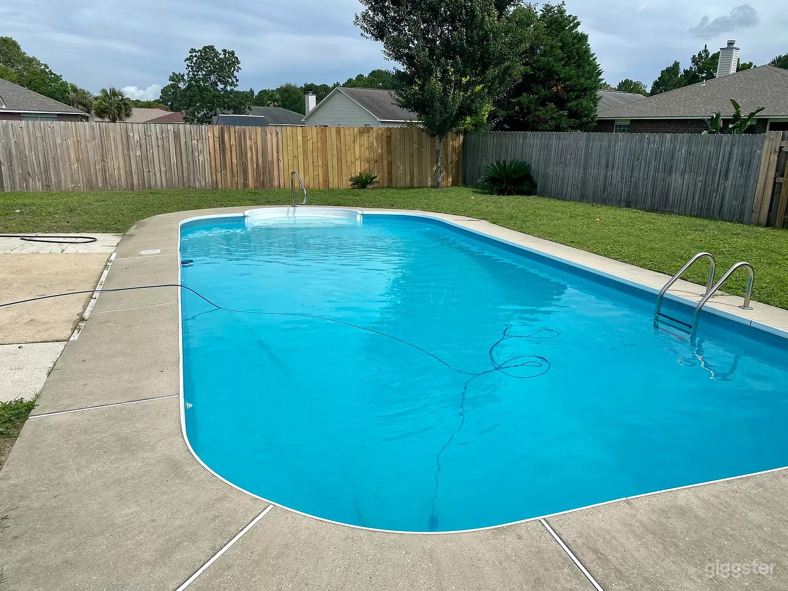 Crystal Clear Outdoor Pool  Photo 1