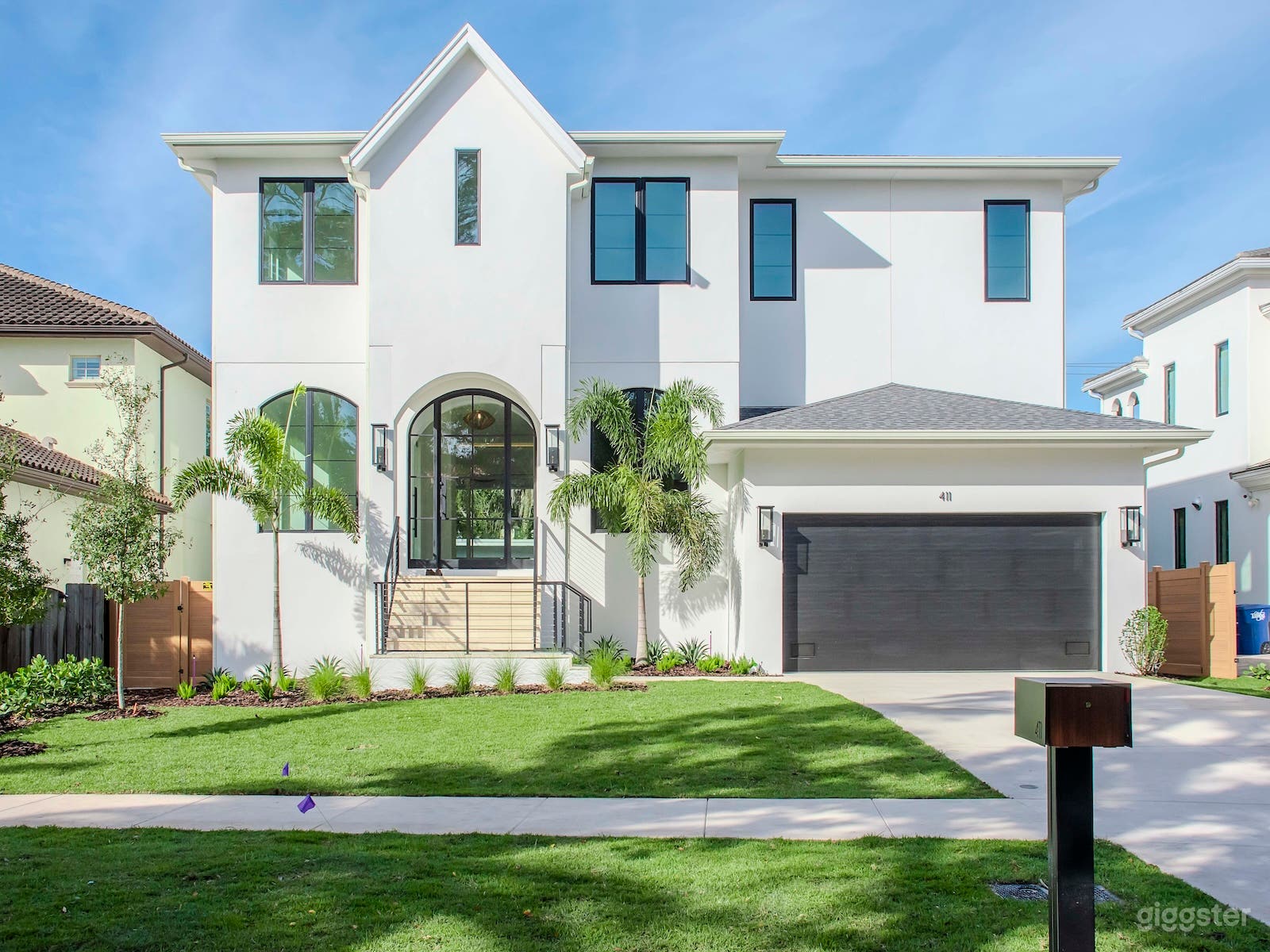 Luxe Westshore 5 Bedroom House Photo 1