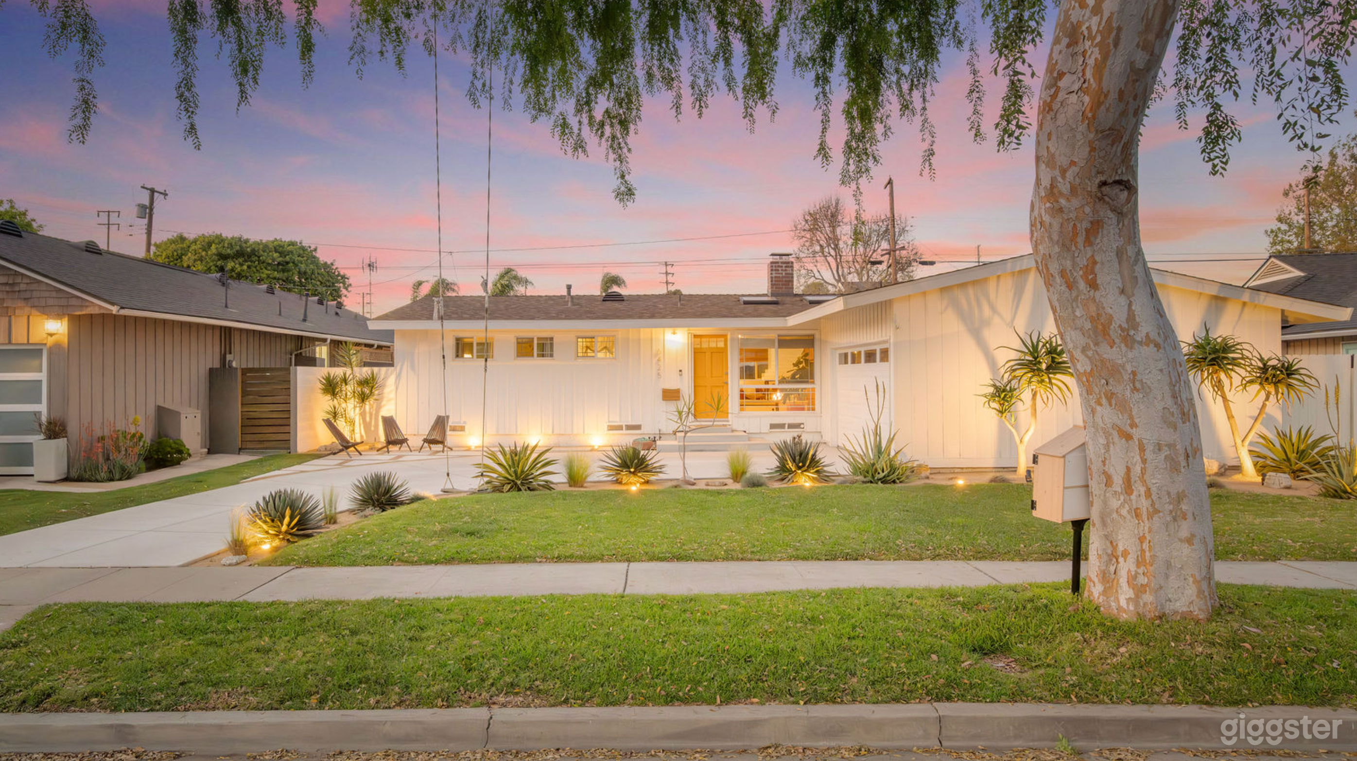 Curated Mid-Century Ranch | Indoor/Outdoor Production-Ready Photo 3