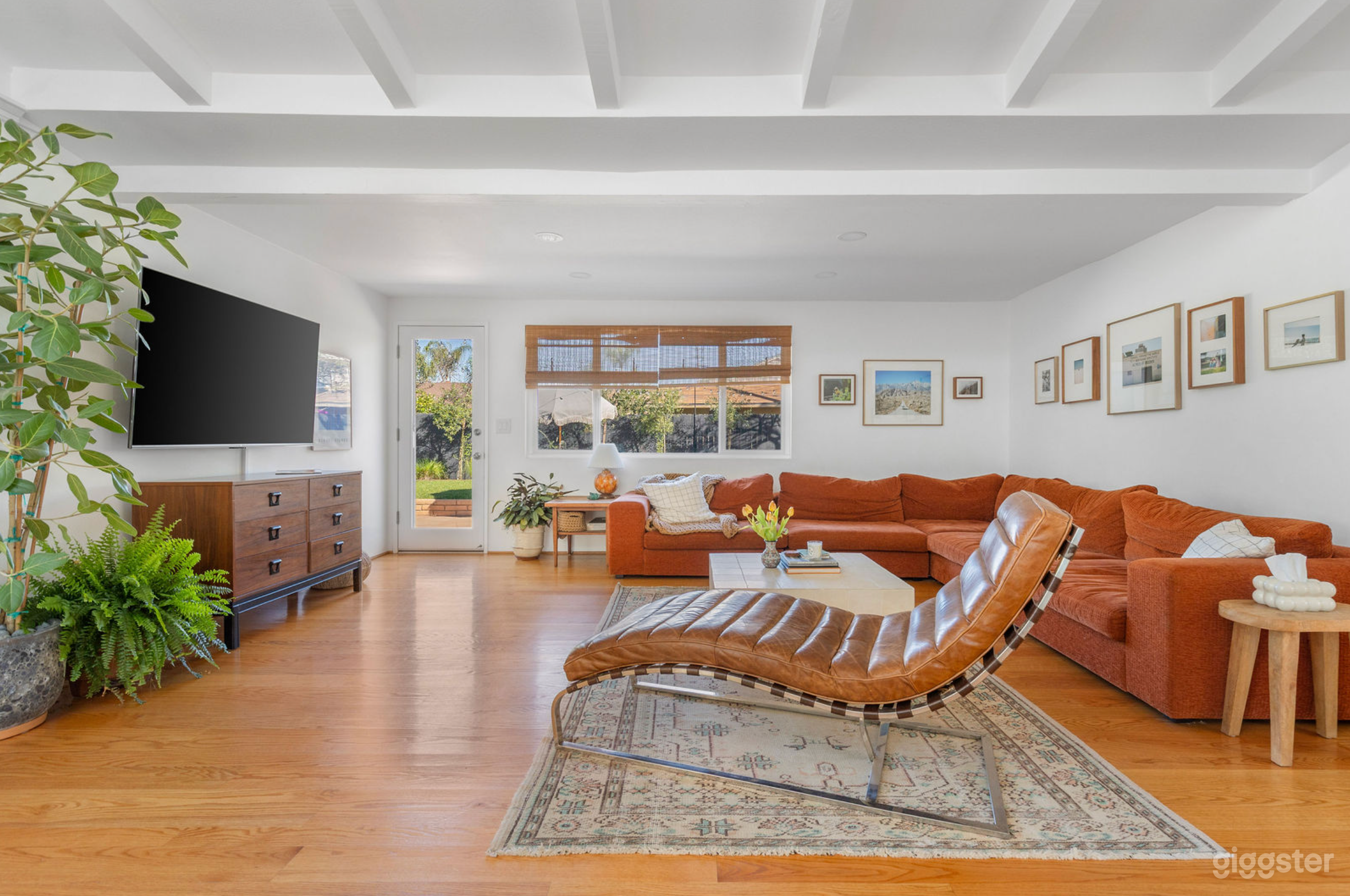 Curated Mid-Century Ranch | Indoor/Outdoor Production-Ready Photo 2