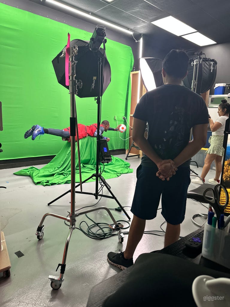  MultiMedia VideoProduction Content Creation Studio 