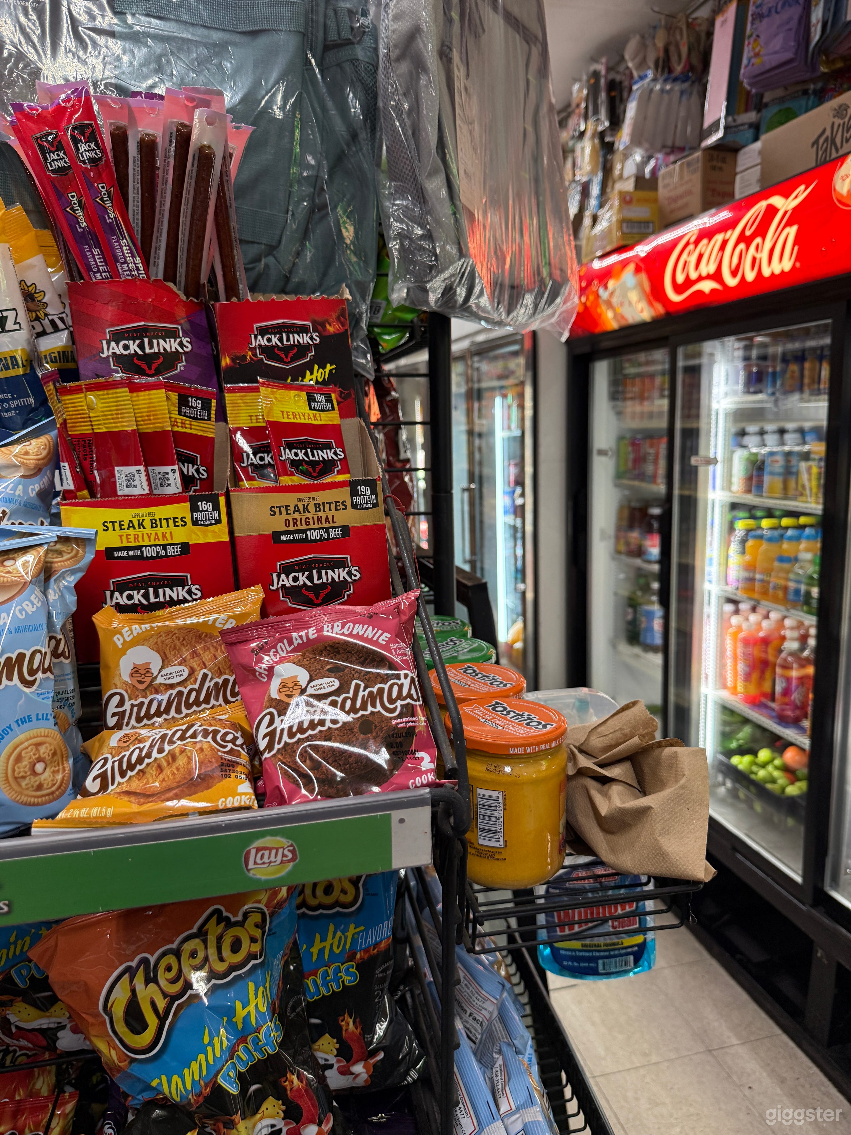 Bodega w/ Pastries, Candy & Gritty Streetfront Photo 4