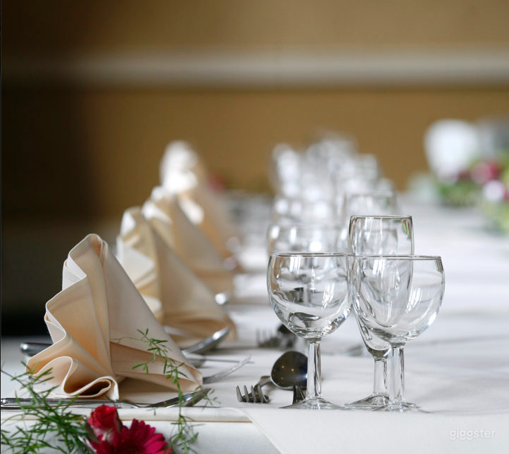  Unique Gothic Syle Sherwood Manor in Nottingham 