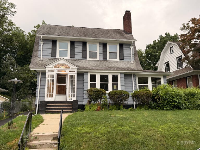  Casa histórica con encanto de preguerra - Lista para tu próxima película 