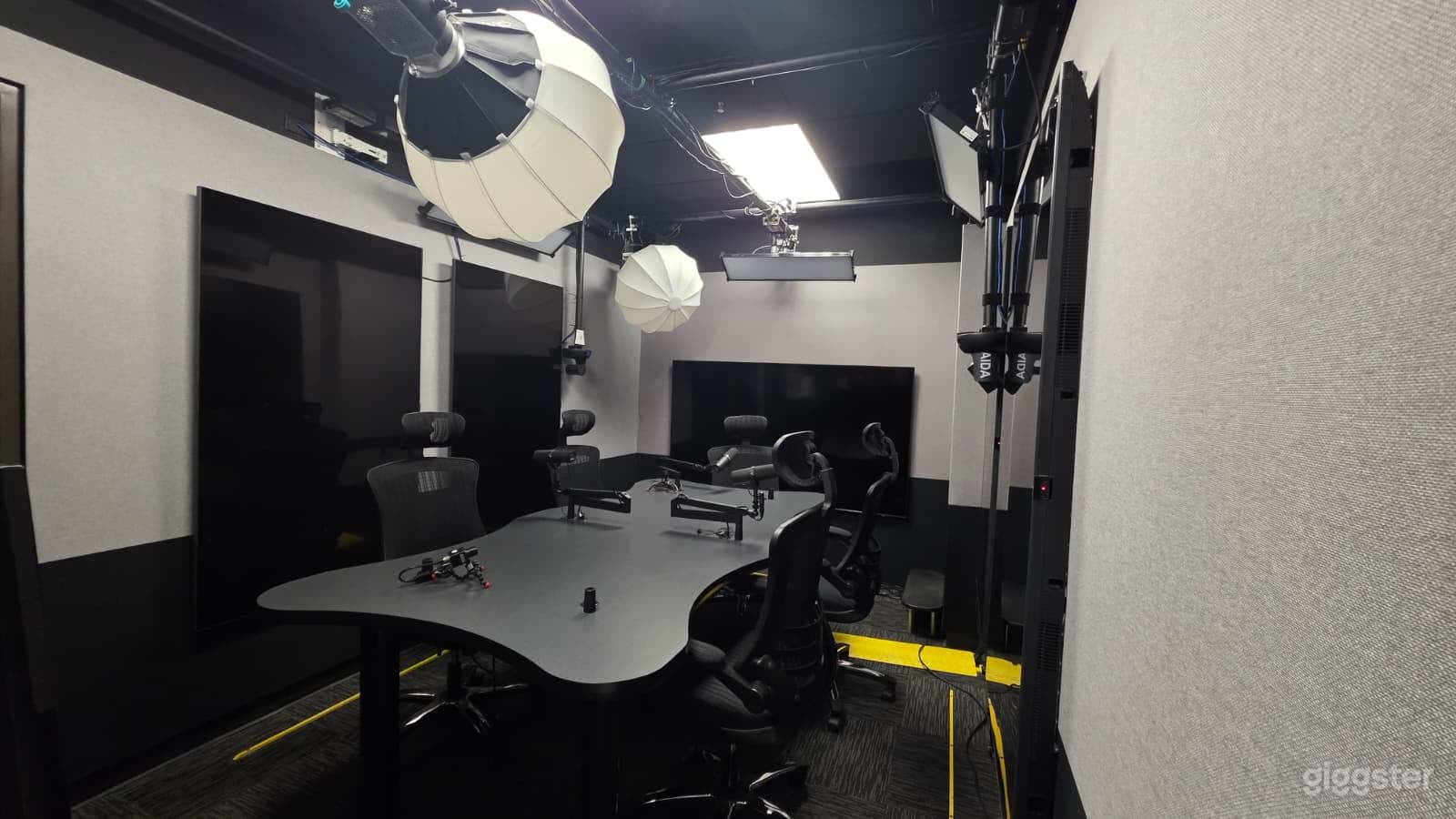 Video Podcast & Interview Room (Multi-Cam Recording) Photo 2