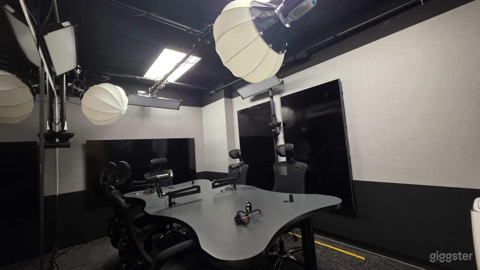 Video Podcast & Interview Room (Multi-Cam Recording) Photo 3