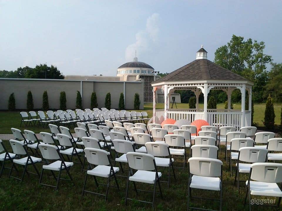 Grassy Knoll Outdoor Venue in Westland Photo 3