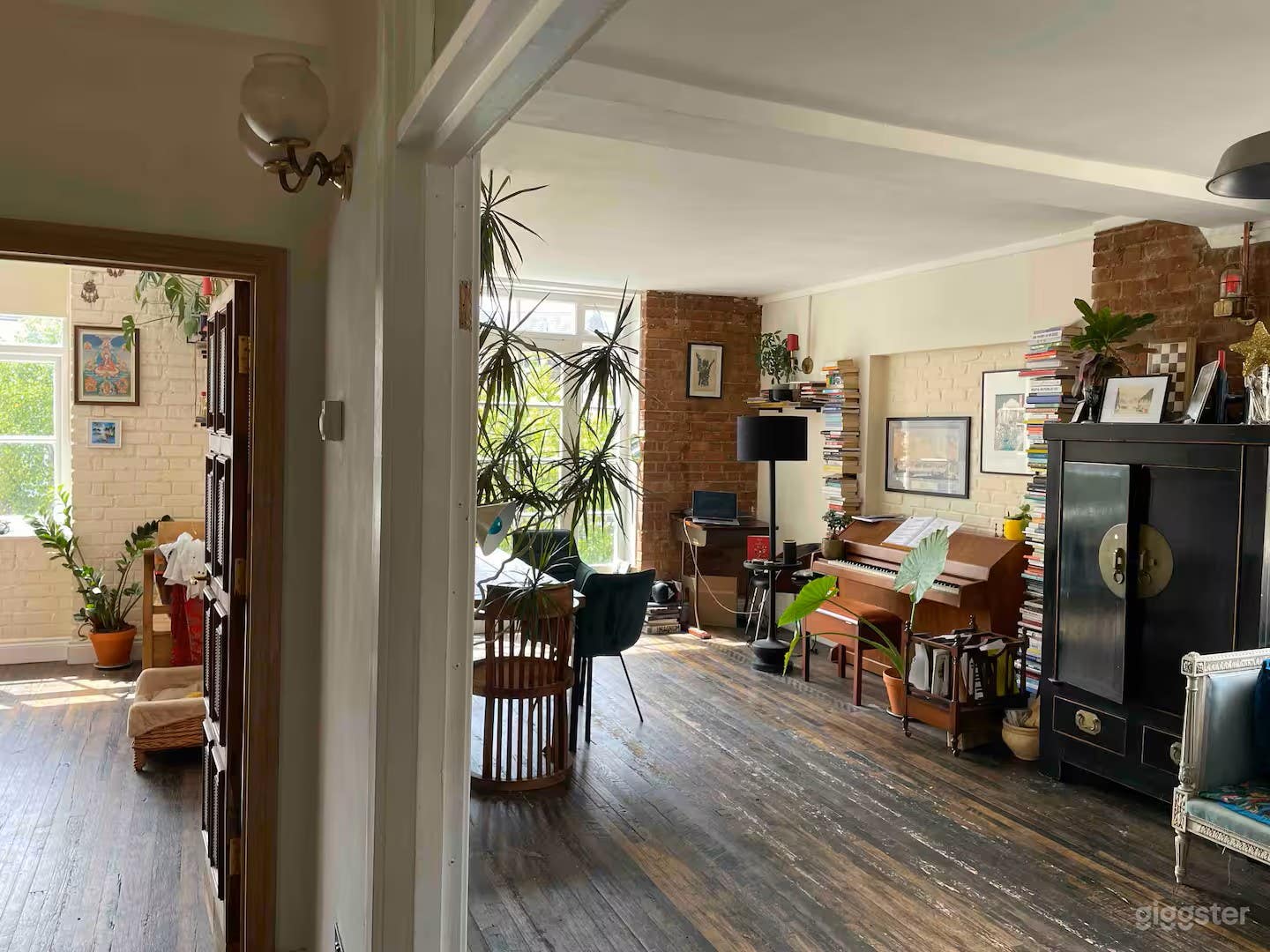 Open-Plan Warehouse Conversion Apartment – Dalston, Hackney Photo 4