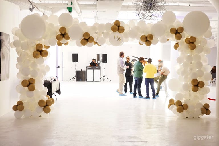  A 5,000 Square Foot Lofty Chic Modern Event Space 