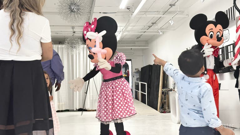  A 5,000 Square Foot Lofty Chic Modern Event Space 