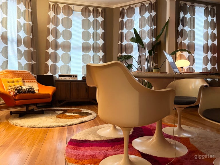  Constantine's Castle - Curated Vintage Apartment 