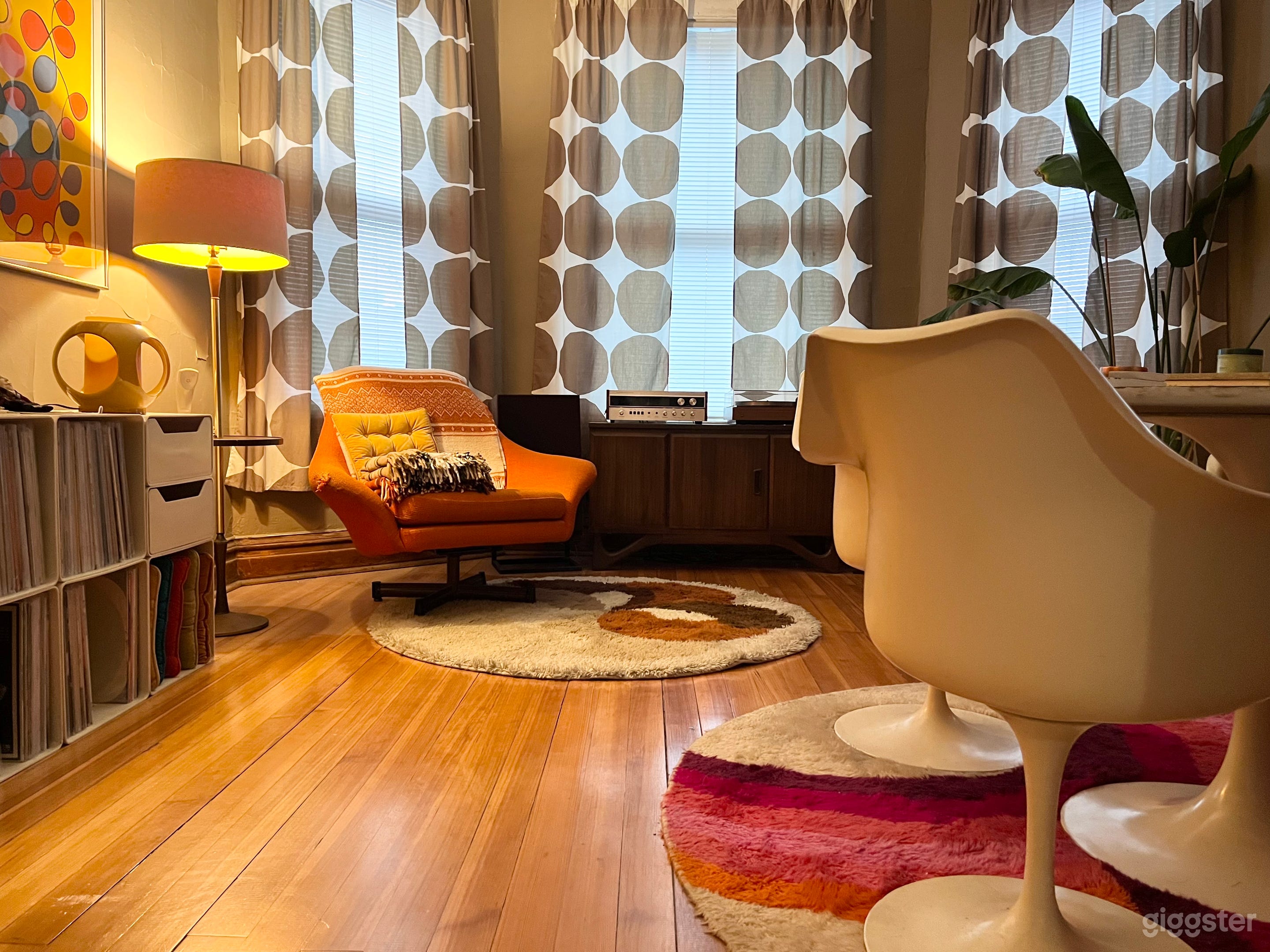 Constantine's Castle - Curated Vintage Apartment Photo 1