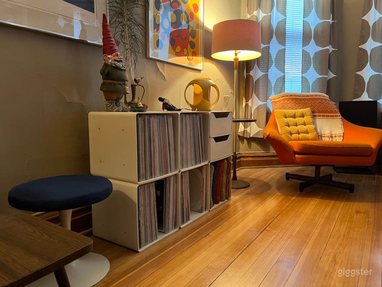  Constantine's Castle - Curated Vintage Apartment 