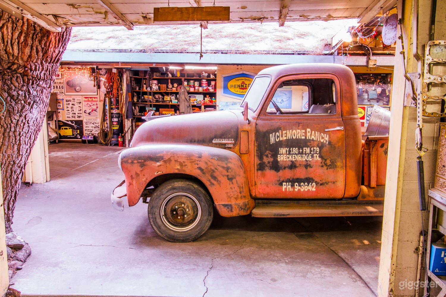 1940s era Vintage Americana Garage space, work shop and speed shop areas totaling 4,000 sq ft with on-site picture cars! 