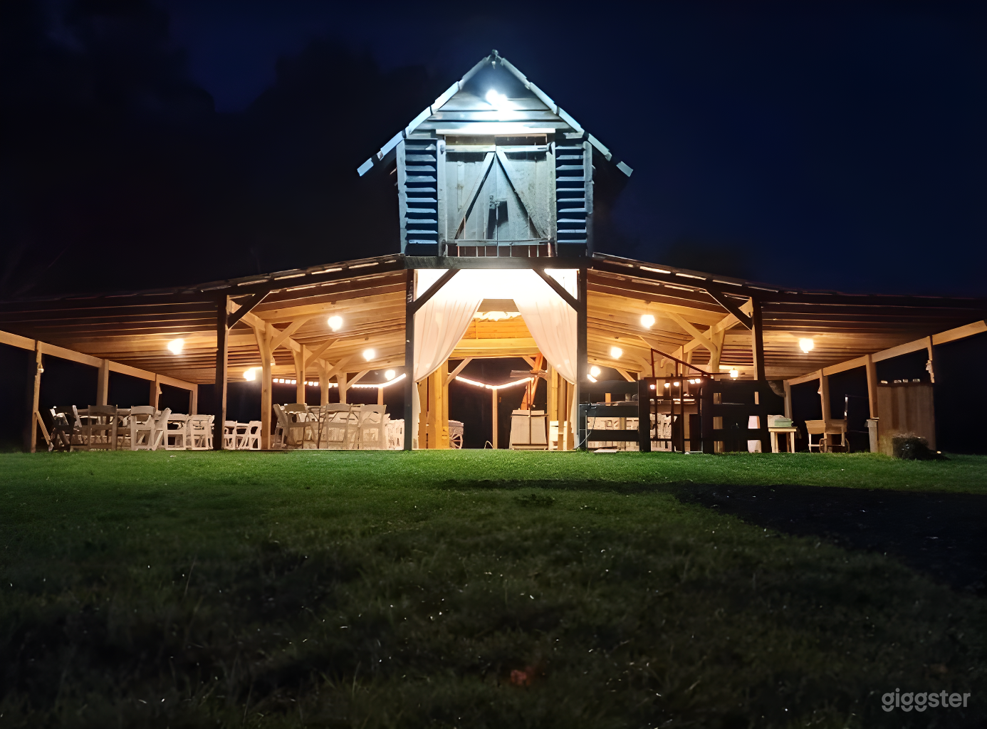  Rustic Open-air Barn for Events Photo 2