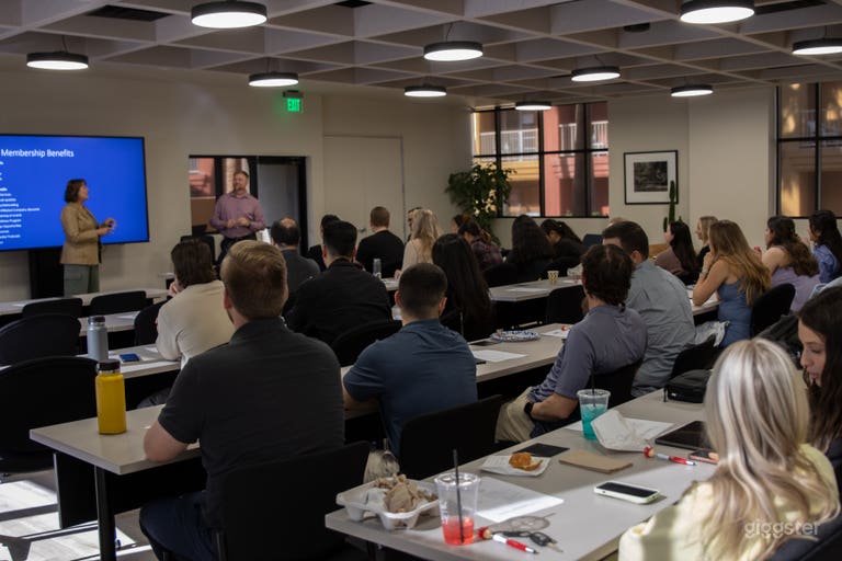  Open, airy & modern presentation/classroom/lounge 